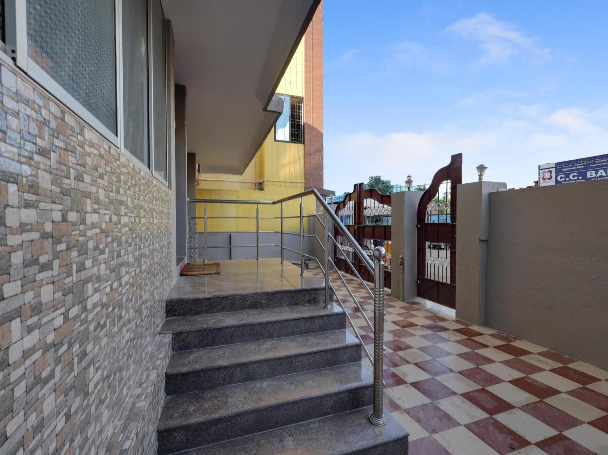 Super Hotel O Vsv Guest House Maduravoyal Ченай Екстериор снимка